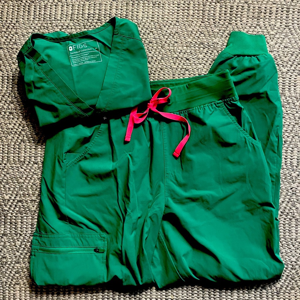 Figs freex safety green scrub set